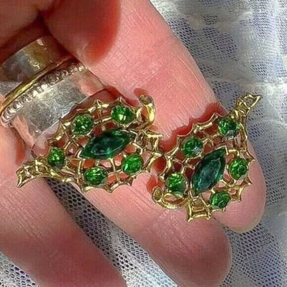 Vintage MCM Emerald Green & Gold Rhinestone Clip Earrings - Picture 6 of 9